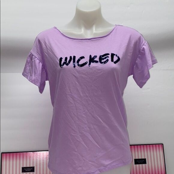 🔥Victoria Secret T-shirts New - Picture 1 of 4